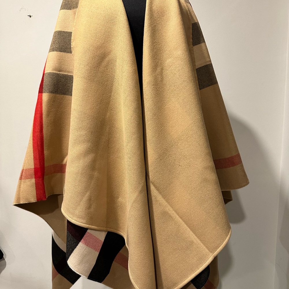 Burberry cape - Picture 3 of 5